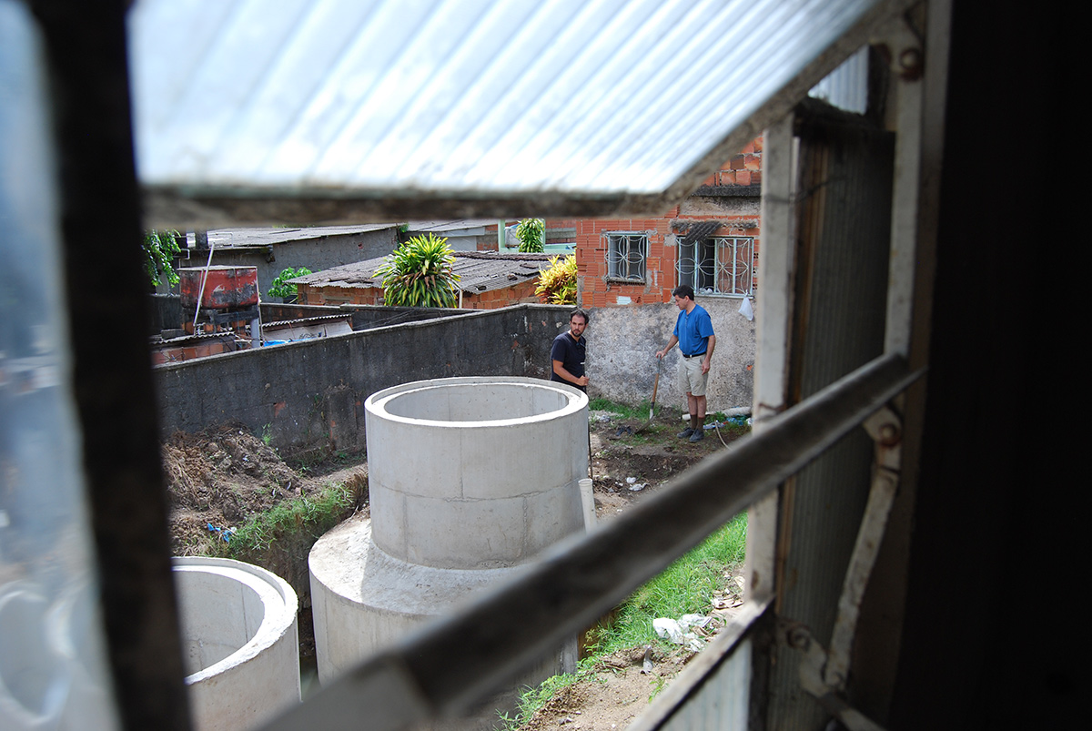 Photo by Jorma Görns - Architecture for Humanity architect Luis Felipe Vasconcellos and Solar CITIES' T.H. Culhane discuss placement of an additional gas holder once the concrete has been poured for the three digesters at the elementary school in Niteroi